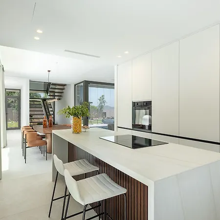 Azahar Serene Luxury Living 빌라 Milonianá